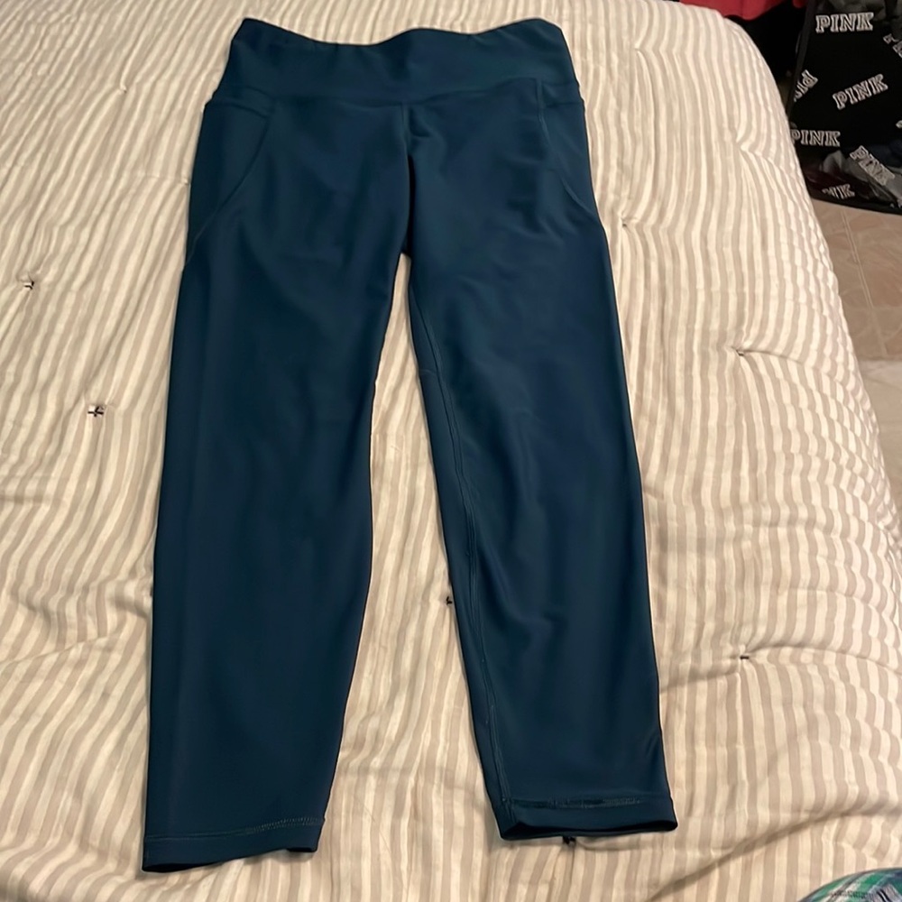 Woman’s Large Old Navy Active leggings